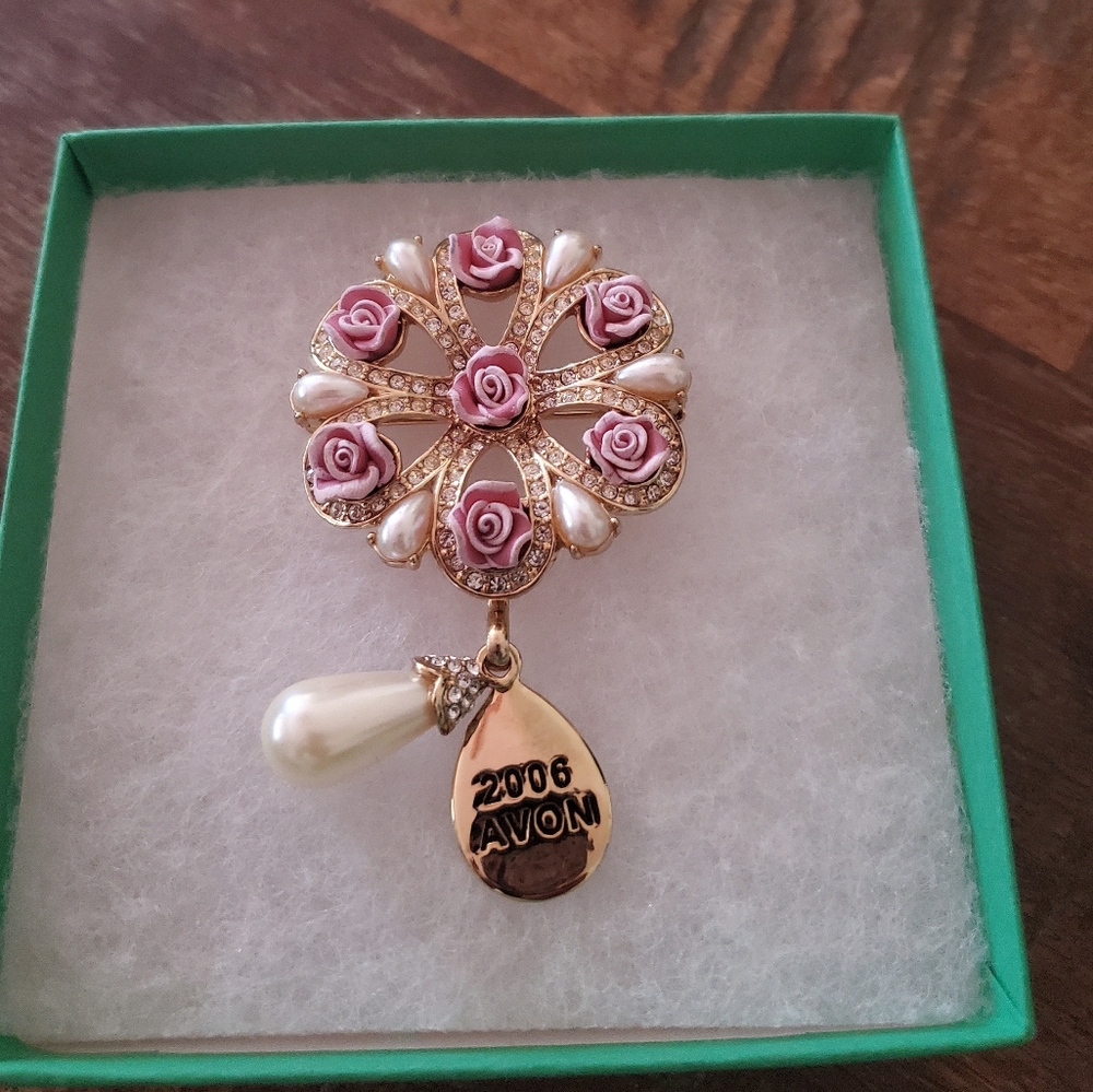 Avon Pink Bisque Rose Gold Tone Brooch - Picture 4 of 9